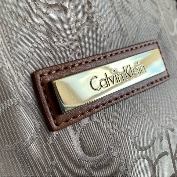 Calvin Klein Medium Logo Tote - Picture 3 of 9